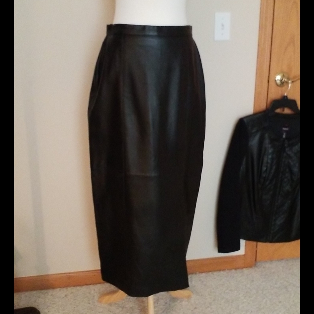 Bagatelle Black Leather Lined Skirt - Picture 5 of 10